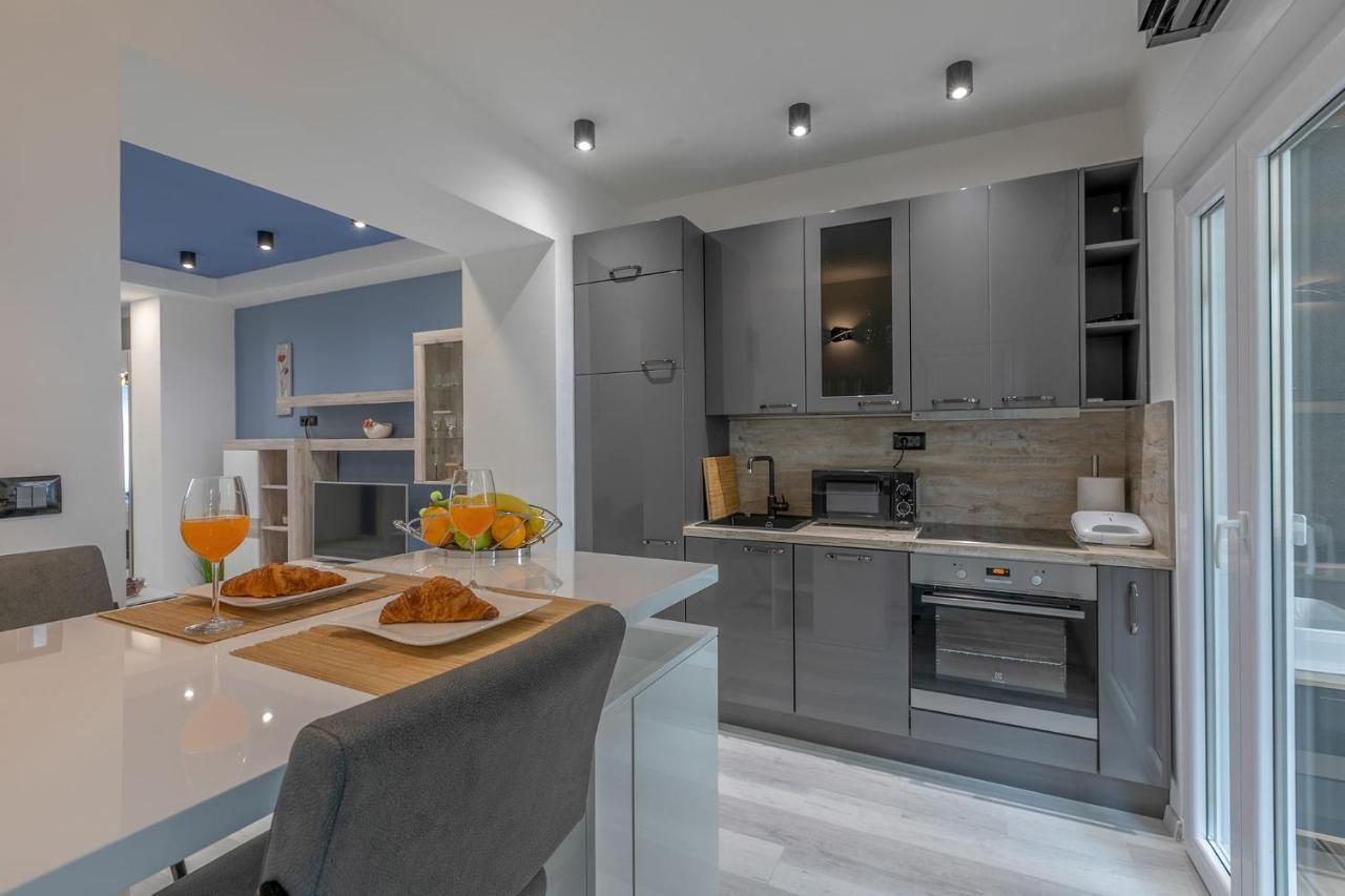 Arena Blue Dream - Modern Apartment With Terrace Пула Екстериор снимка