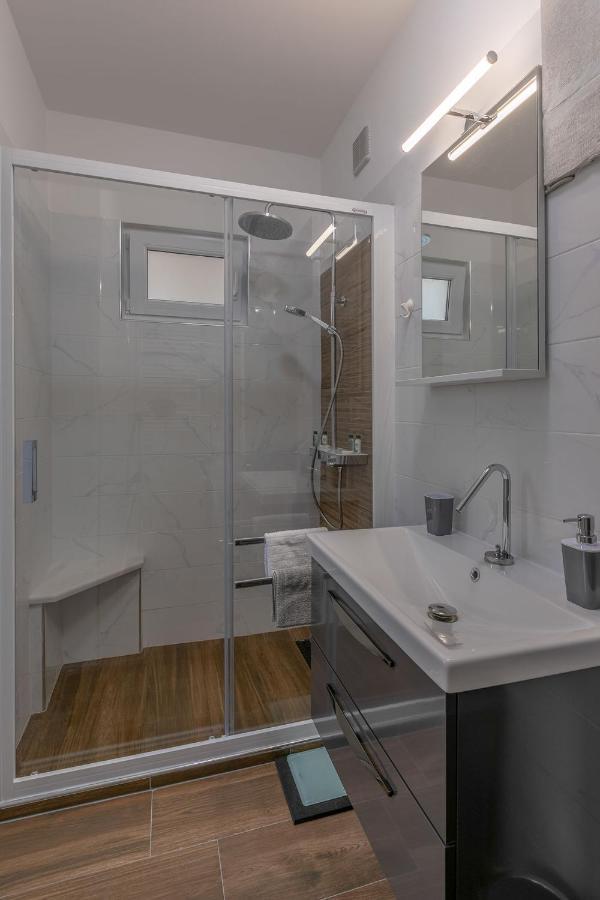 Arena Blue Dream - Modern Apartment With Terrace Пула Екстериор снимка