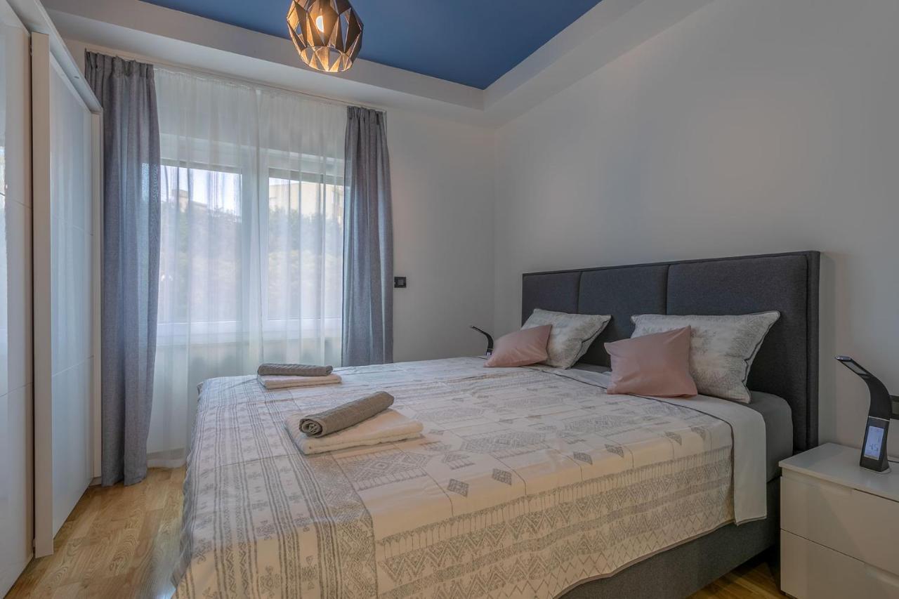 Arena Blue Dream - Modern Apartment With Terrace Пула Екстериор снимка