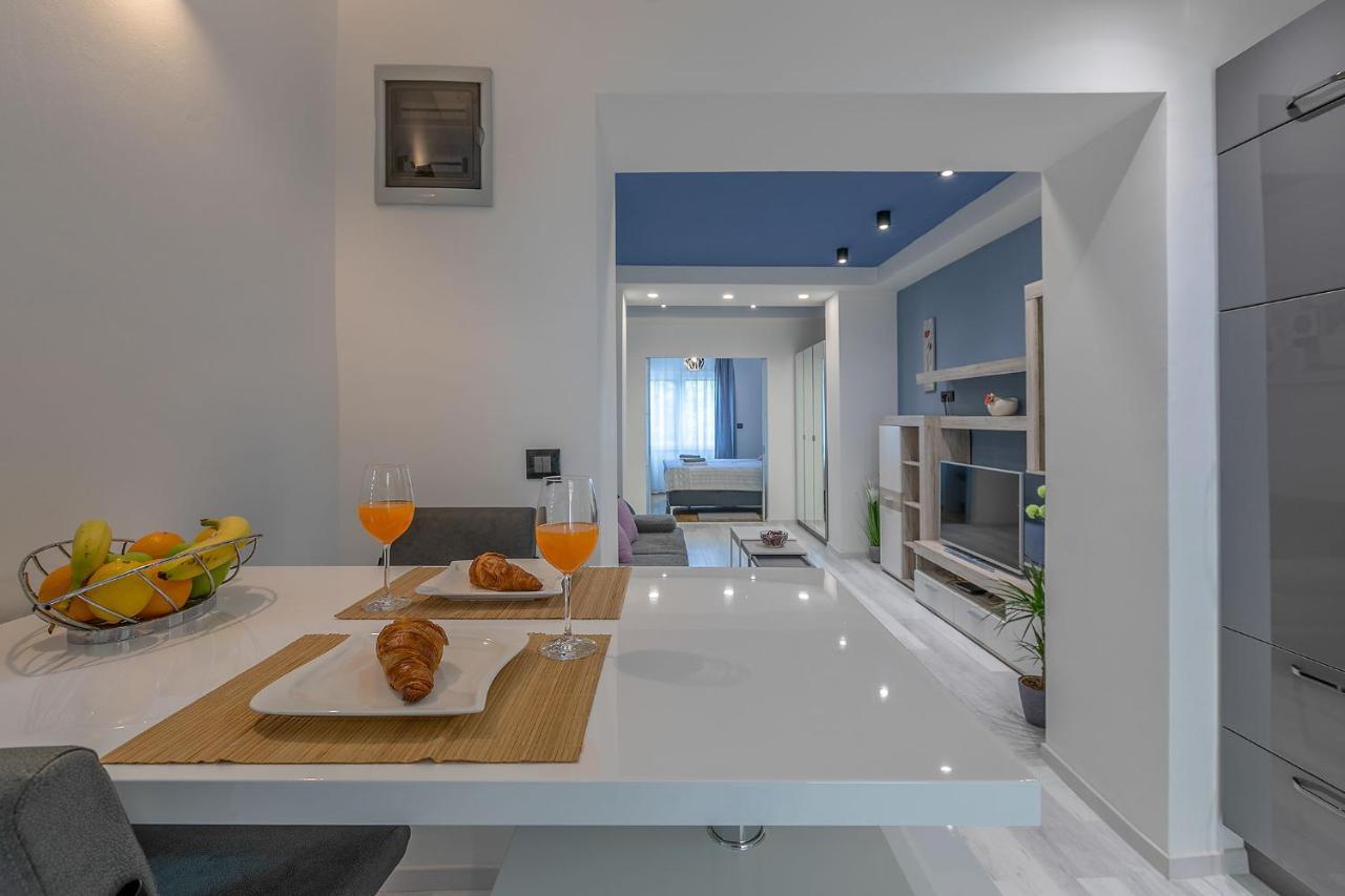 Arena Blue Dream - Modern Apartment With Terrace Пула Екстериор снимка
